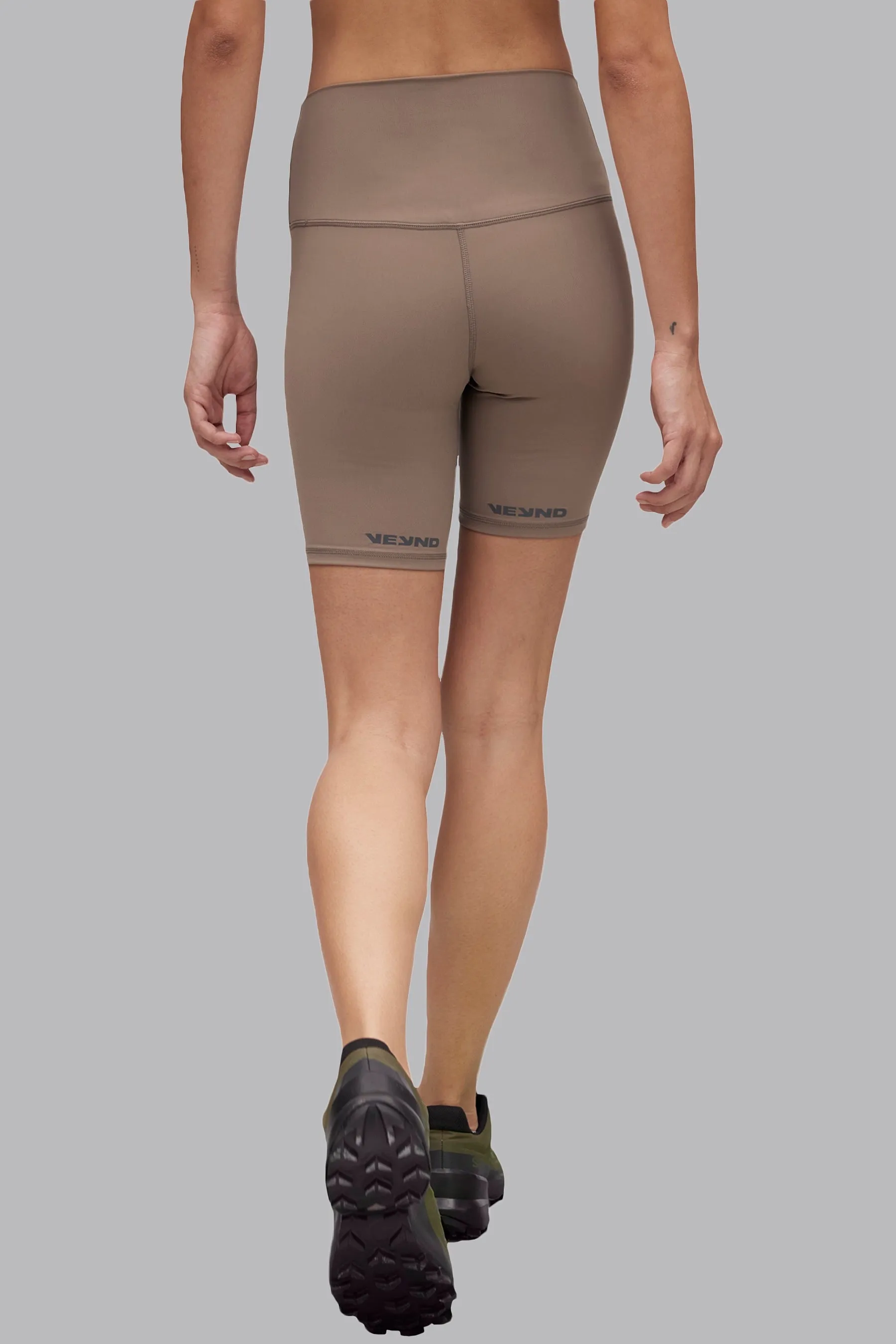 V_SCULPT® 7" SHORTS - Tan